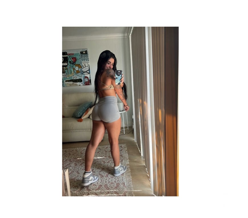 Escorts Cornwall Padstow - Cornwall - Photos for Ella is back ready for Christmas