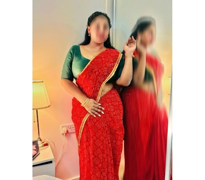  Escorts Hounslow Town Centre Hounslow - Photos for ELAKKIYA chubby south Indian🇮🇳 tamil girl in Hounslow