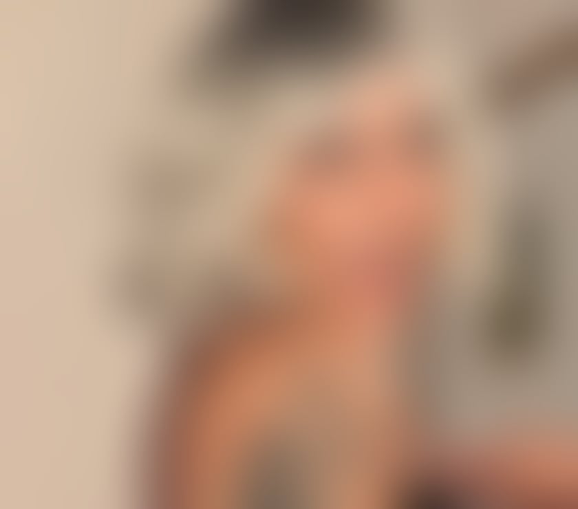 Trans Escorts Central London Marble Arch - Central London - Photos for Girly, Curvy and Very Naughty Italian Doll - BOTTOM