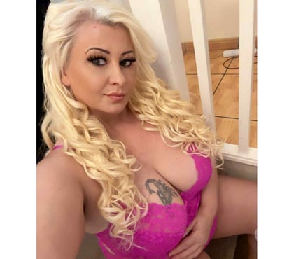 Escorts and Massages Romford Havering - Photos for Amanda only3 days 🎄 Big natural boob's massage good relax