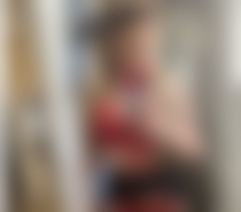 Escorts East London Canary Wharf Station - East London - Photos for High Class English MILF ( Naughty Gentlemen only )