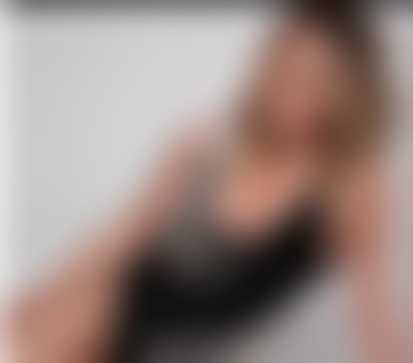 Escorts East London Canary Wharf Station - East London - Photos for High Class English MILF ( Naughty Gentlemen only )