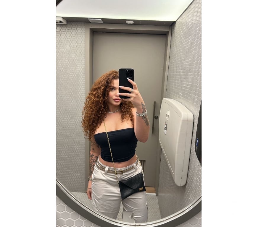 Escorts South West London Streatham Common - South West London - Photos for Brazilian redhead, blue eyes and captivating curves