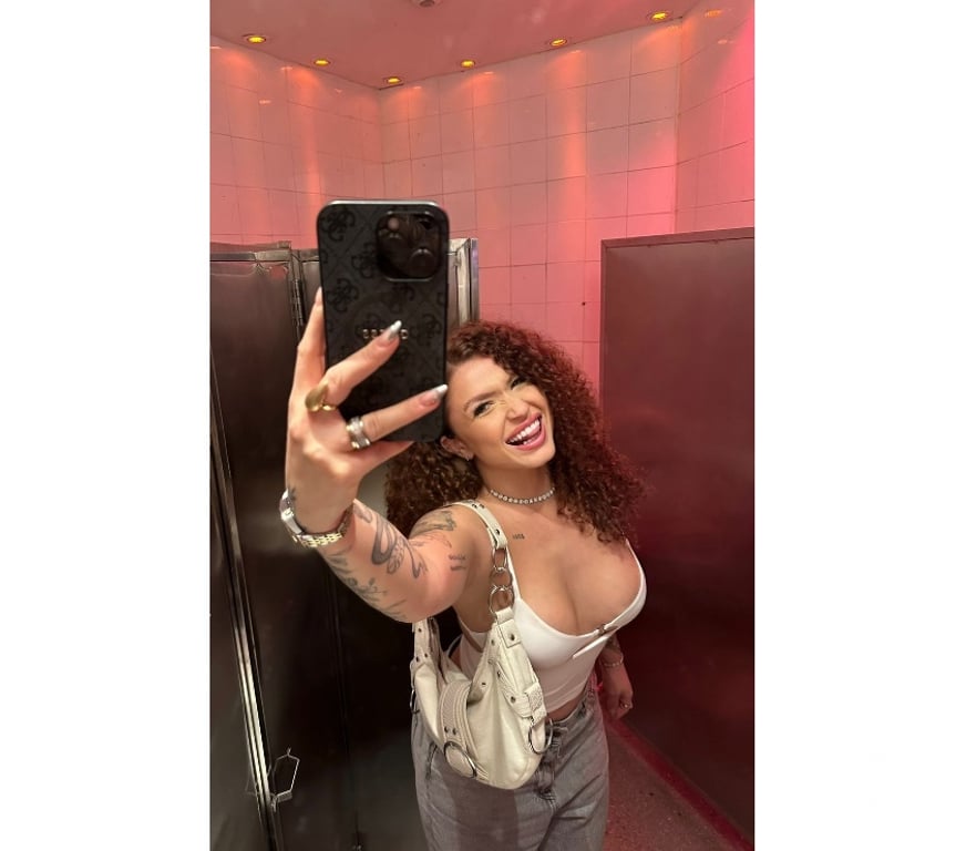 Escorts South West London Streatham Common - South West London - Photos for Brazilian redhead, blue eyes and captivating curves