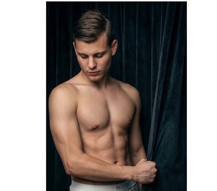 Escorts Central London Marylebone - Central London - Photos for Athletic & Sophisticated Gentleman WhatsApp: +44 7480 335061