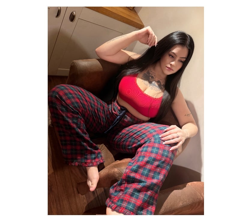 Escorts and Massages Chester Cheshire West and Chester - Photos for Luanna, a Brazilian woman with a big butt 🇧🇷❤️