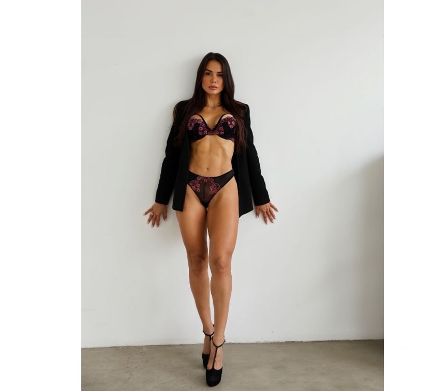 Escorts East London Beckton - East London - Photos for 🔱 Extravagant Brazilian Brunette Party Girl Beatriz 🔱