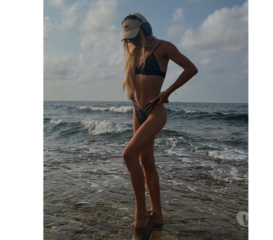 Trans Escorts West Midlands Birmingham - Photos for Brit Petite Maddie