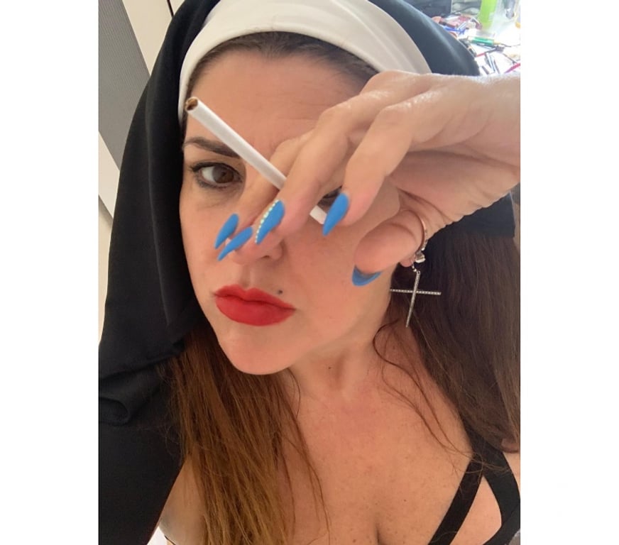 Escorts Surrey Runnymede - Photos for Couple 60 & 22 Years Old – Elegance, Discretion, and Great