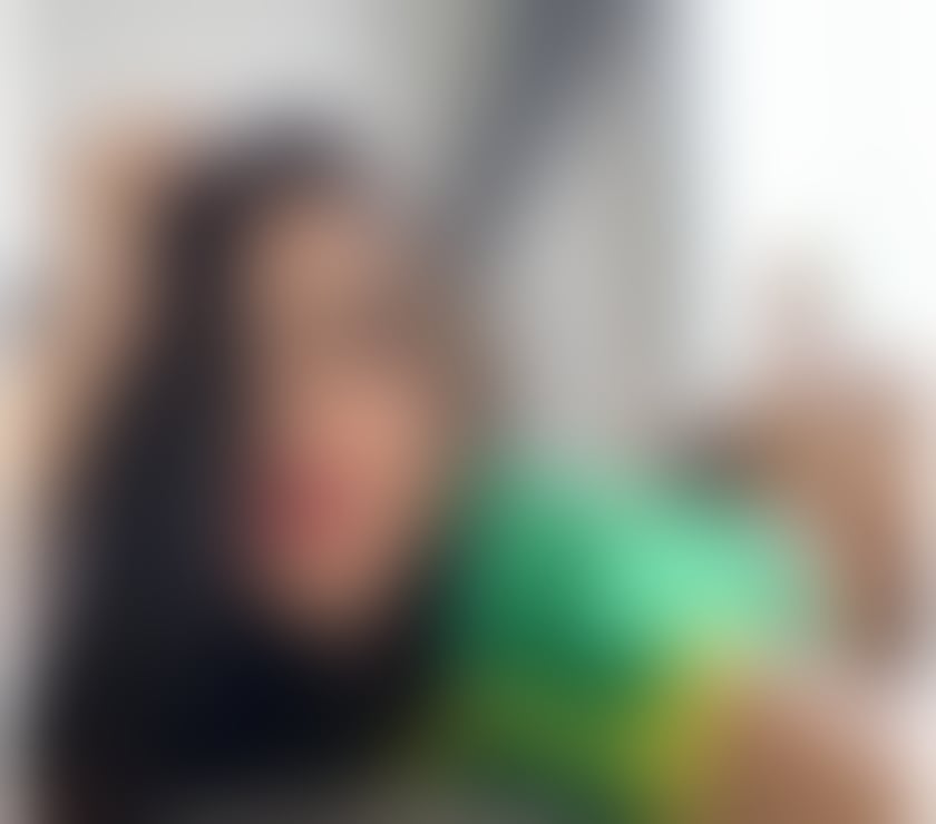 Escorts Balham South West London - Photos for Mirella, a Brazilian nymphet, loves to party.