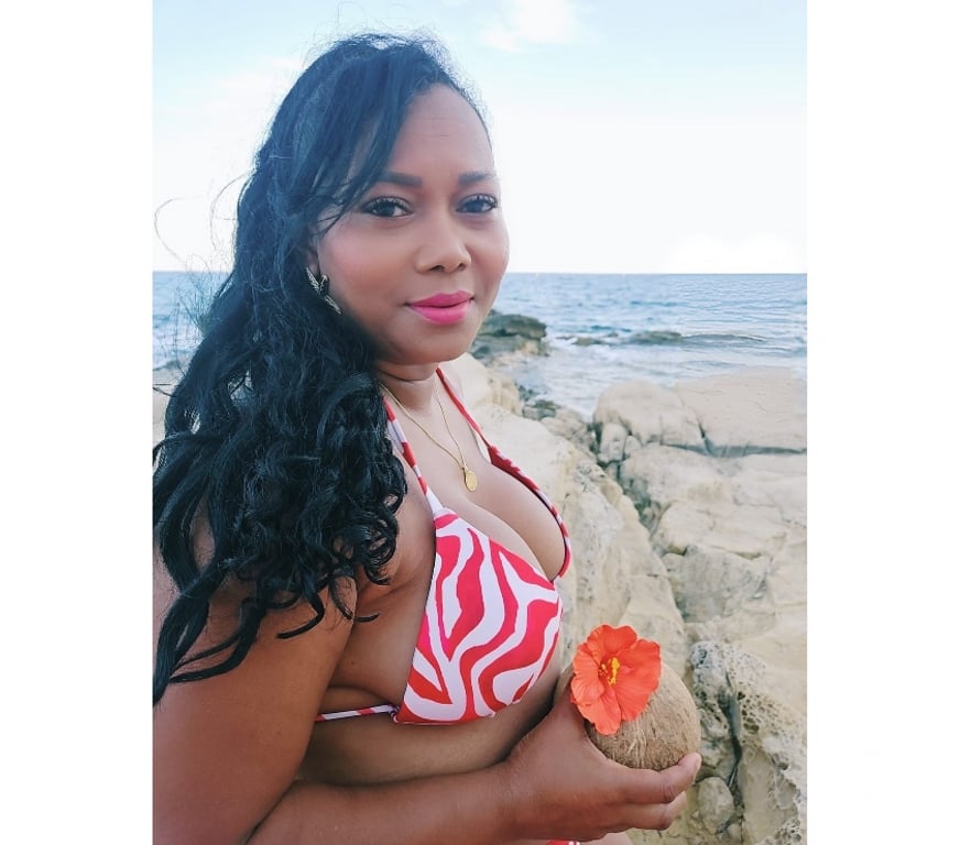 Escorts East London Royal Albert - DLR Station - East London - Photos for Hot and sexy girl