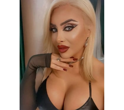 Escorts Newcastle City Centre Newcastle upon Tyne - Photos for Luxury The Perfect Package Krysstal Trans And Travel