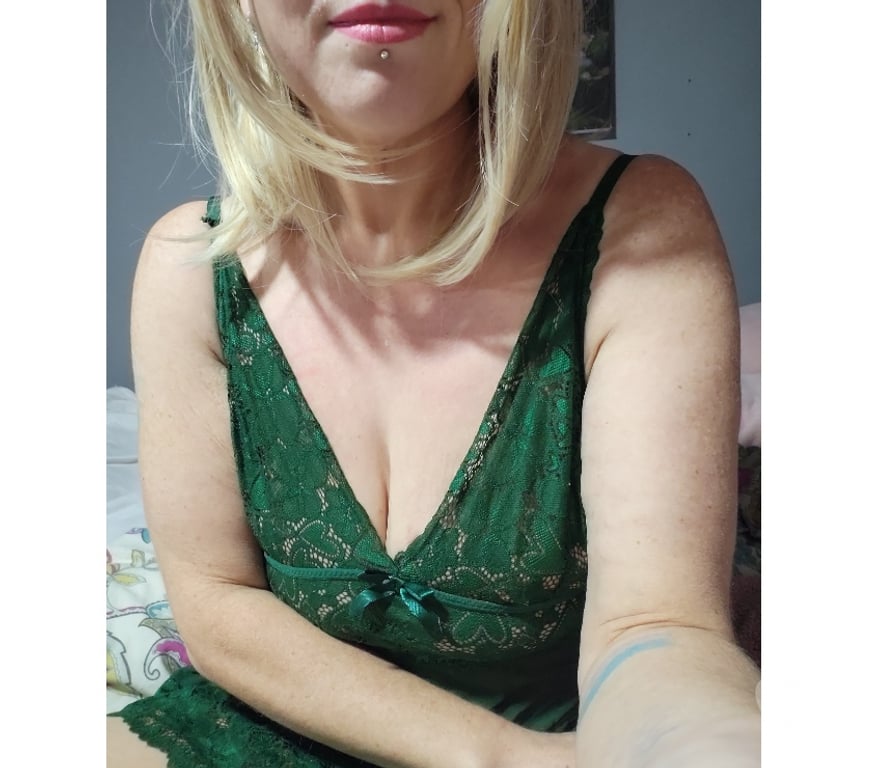 Escorts Warrington Warrington Town Centre - Warrington - Photos for English Massage Lilly Warrington centre 07516124362