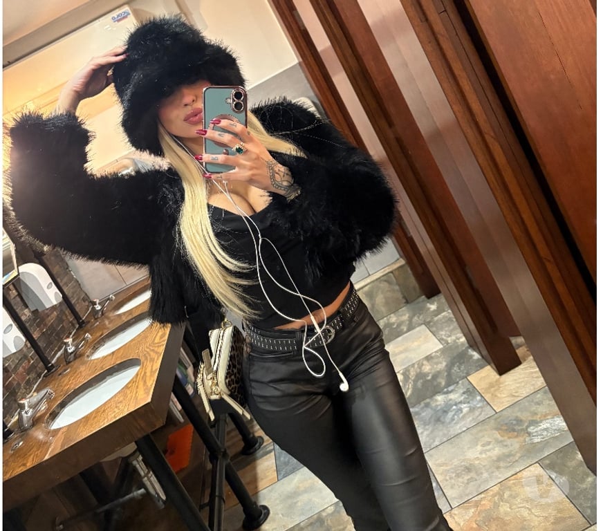 Escorts South West London Kingston upon Thames - Photos for Tifany Bennett blonde short girl 💕🌸