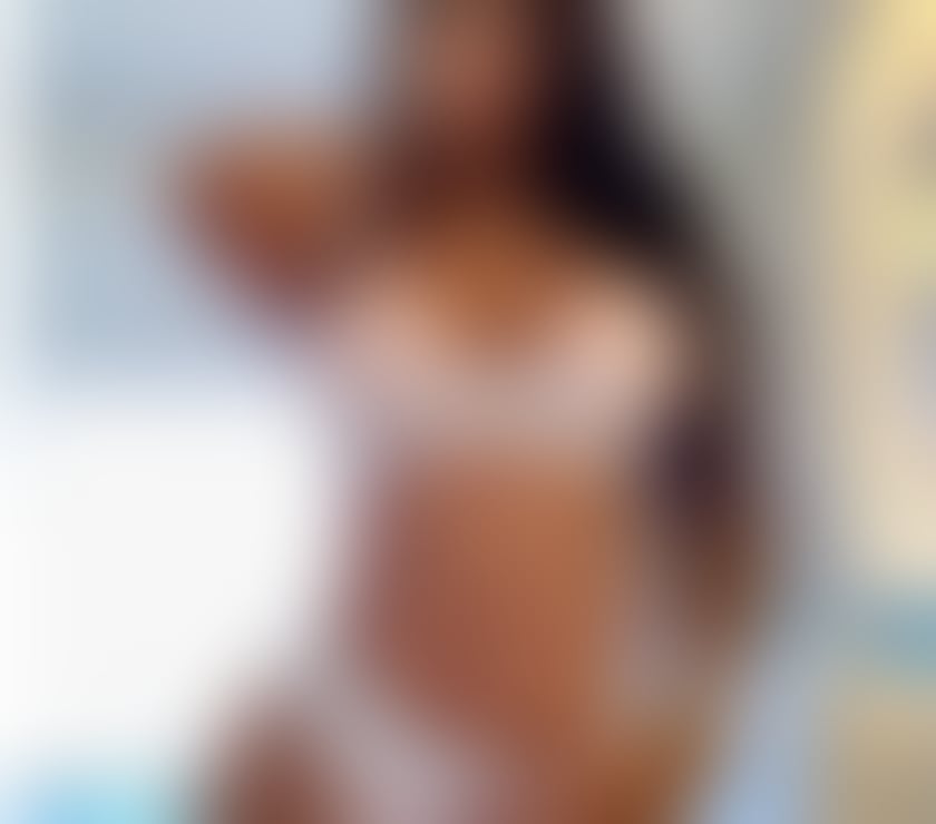 Darly Hot Busty Latina Girl 🫦 £130 p h incall