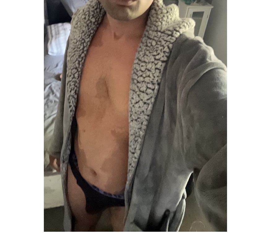  Gay massage Surrey Spelthorne - Photos for !!available!! horny Discrete, fun, vers, lad