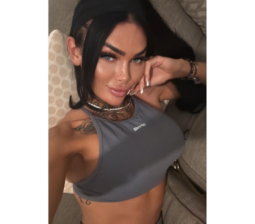 Escorts West Yorkshire Leeds - Photos for Khloe is back baby 😈🥰👅