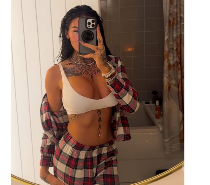 Escorts West Yorkshire Leeds - Photos for Khloe is back baby 😈🥰👅