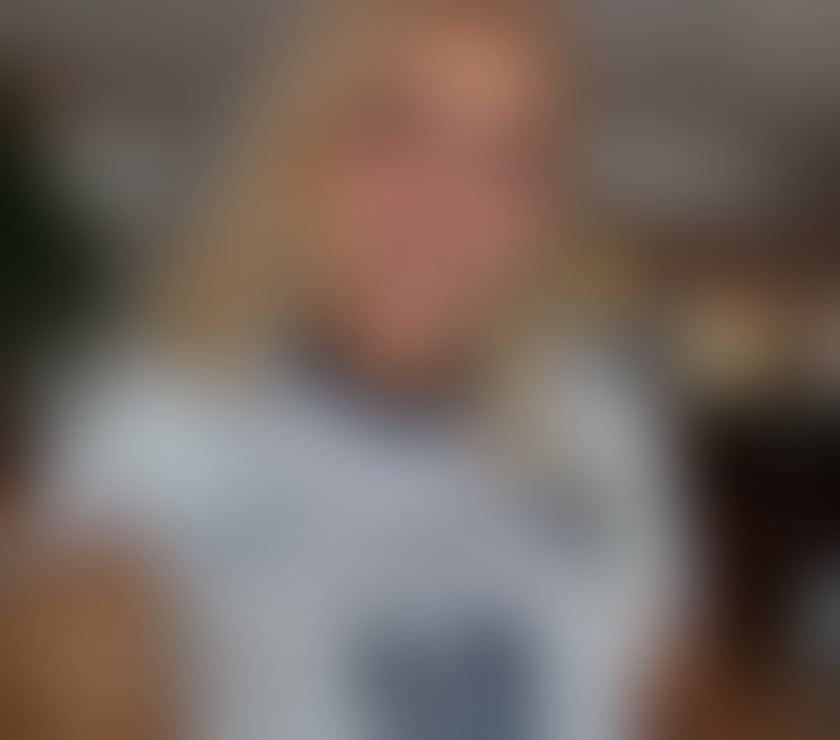 Elegant French Companion – Relaxing Massage Experience