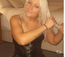 Steph English milf, skilled and experienced