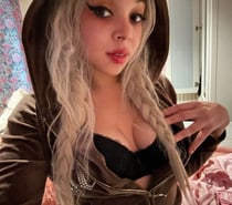 Spontaneous meet with a petite English babe! 1 day only x