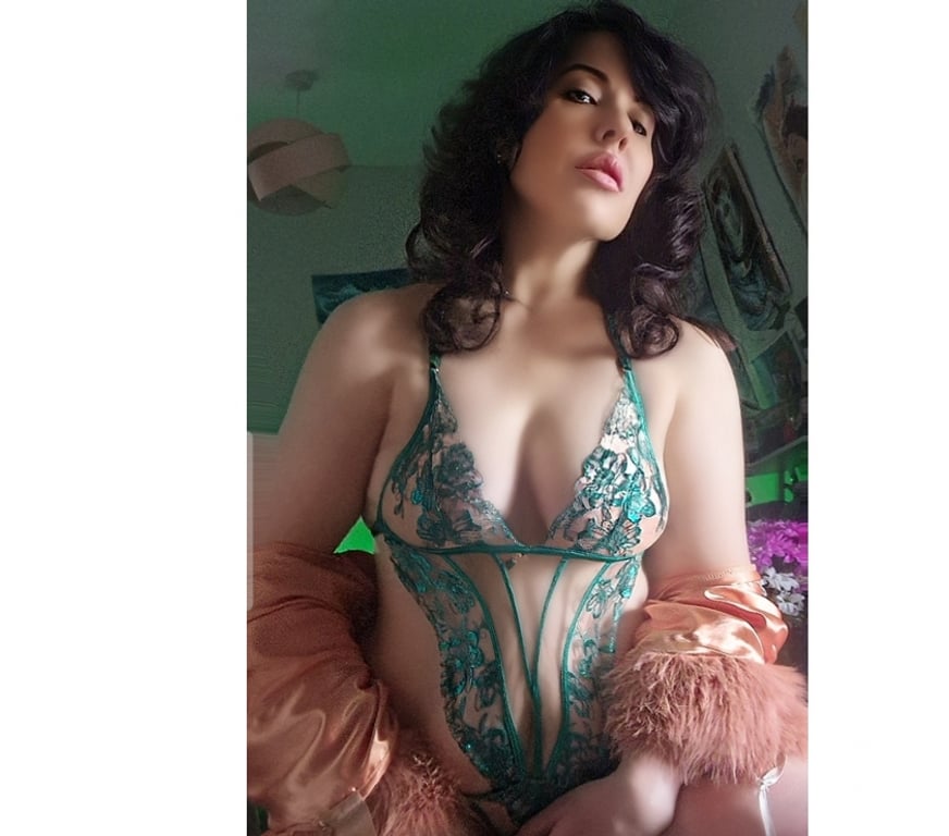 Escorts Hampshire Portsmouth - Photos for Sensual ,seductive Milf