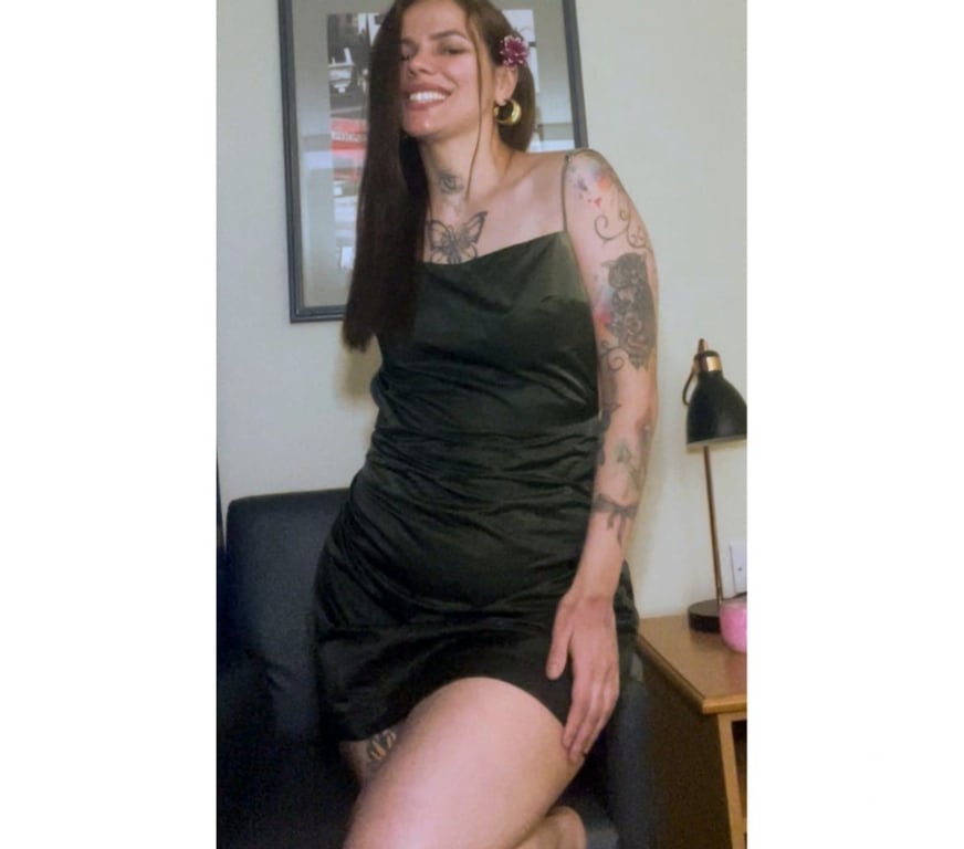 Escorts South West London Sutton - Photos for LAURA ALICE PARTY GIRL 🥳🎉 THE QUEEN OF BJ