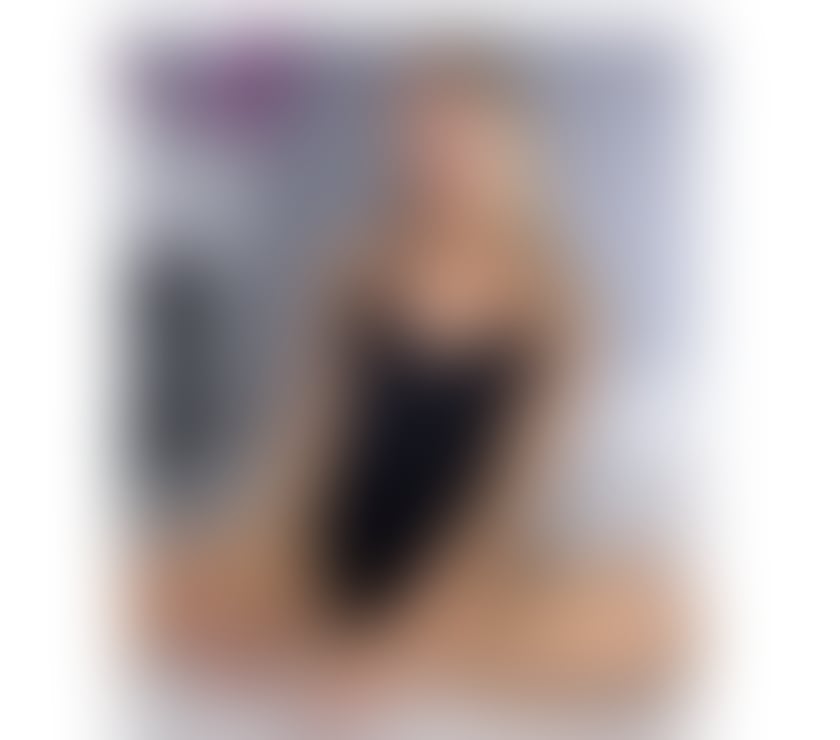 💋✨ Classy Beauty, No Rush 🌹🕊️