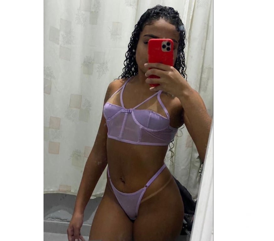 Escorts West London North Acton Station - West London - Photos for Hot Brazilian Lari🔞🍑🇧🇷