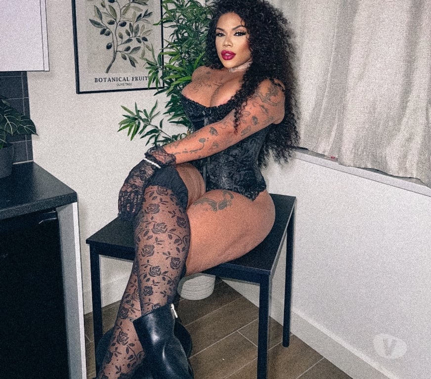 Trans Escorts Bedfordshire Luton - Photos for Scarlett Latina