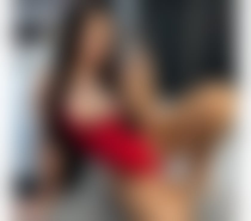 RIA 🍑 Party girl 🥂 WET and HORNY 💦