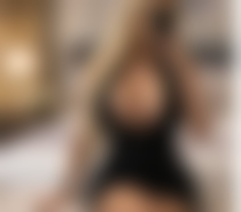 Beautiful hot Spanish girl in UK for a few days 🇪🇸