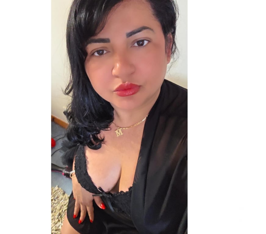 Escorts South East London Bromley - Photos for Julie GFE Brazilian party girl 👧