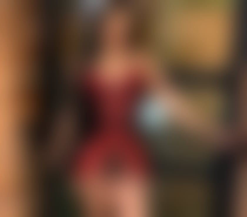 Sofia 💋 Curvy Brazilian Brunette 🇧🇷🥂