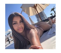 New new Vanessa , party girl