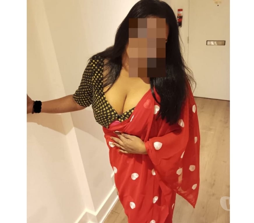 Escorts East London East Ham Station - East London - Photos for SUZEE SOUTH INDIAN TAMIL CHUBBY GIRL NEW IN TOWN 🇮🇳