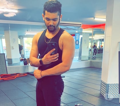 adult personals Queensbury Station North West London - Photos for Professional male,26, seeks discreet meet-ups