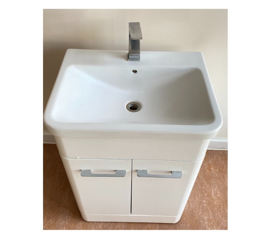 Furniture East London Bow Road Station - East London - Photos for Bathroom Vanity with Sink & Taps 600mm