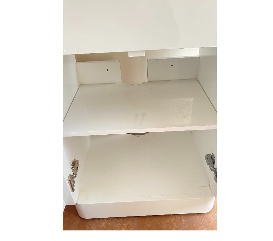 Furniture East London Bow Road Station - East London - Photos for Bathroom Vanity with Sink & Taps 600mm