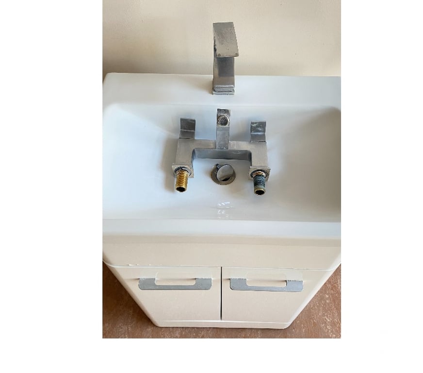 Furniture East London Bow Road Station - East London - Photos for Bathroom Vanity with Sink & Taps 600mm