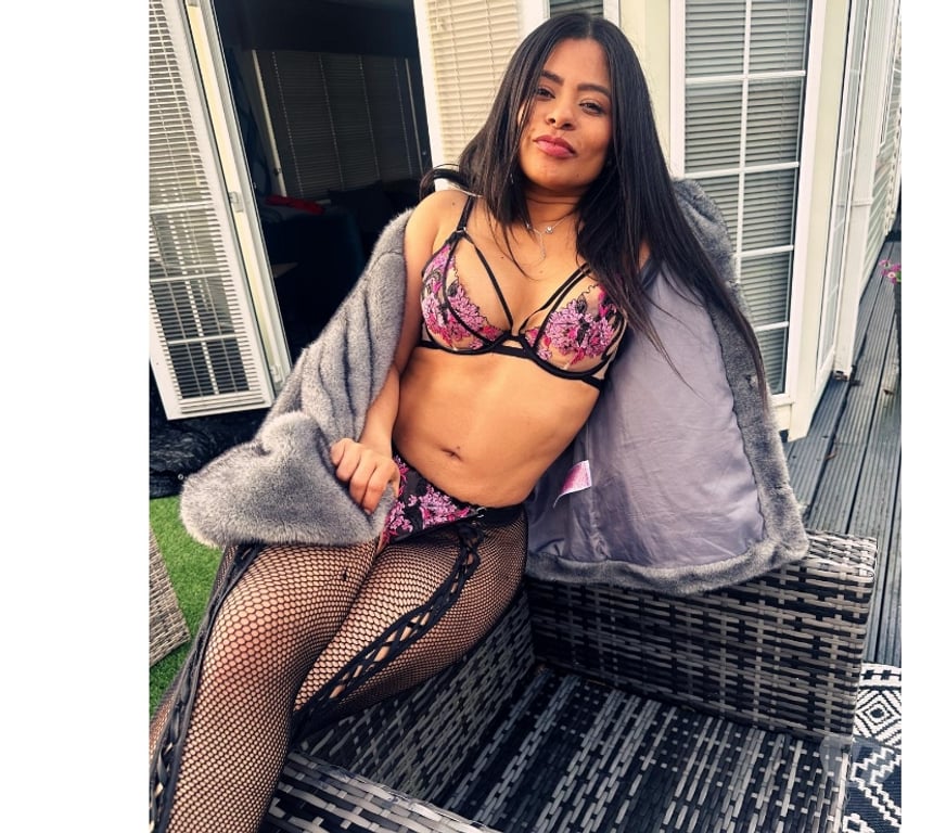 Escorts Surrey Epsom and Ewell - Photos for Brazilian hottie Sabrina ♡♡