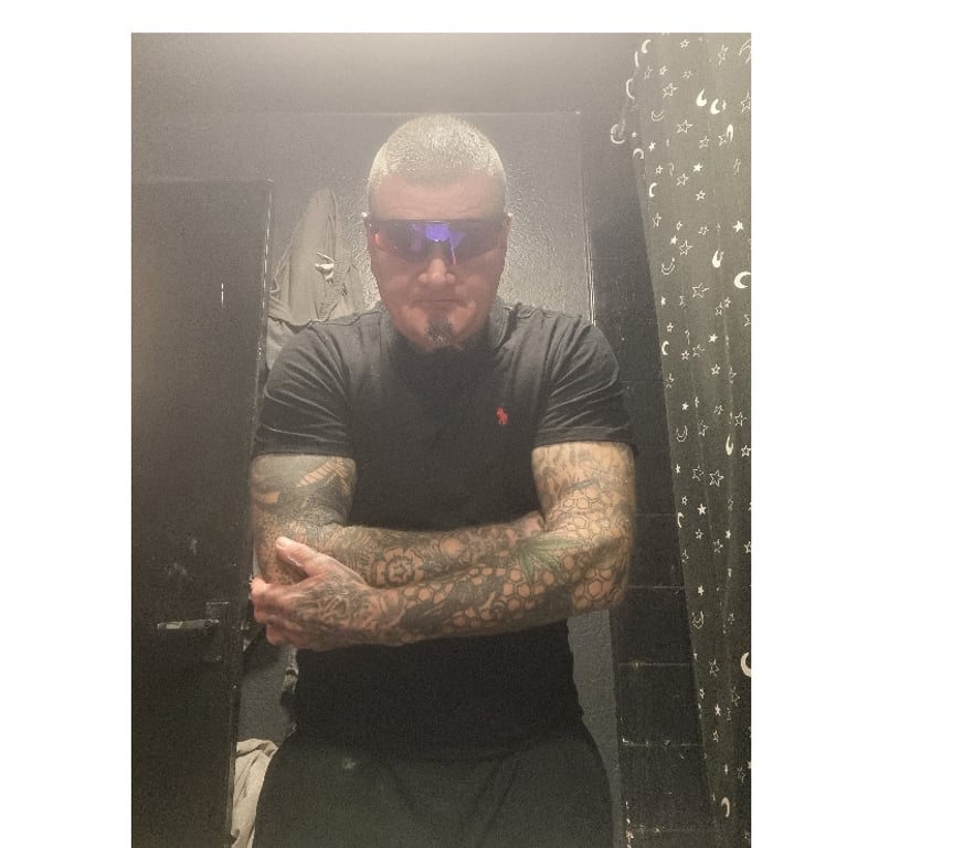 adult personals West Yorkshire Bradford - Photos for Mature Male seeking Casual Naughty Fun FEMALES ONLY