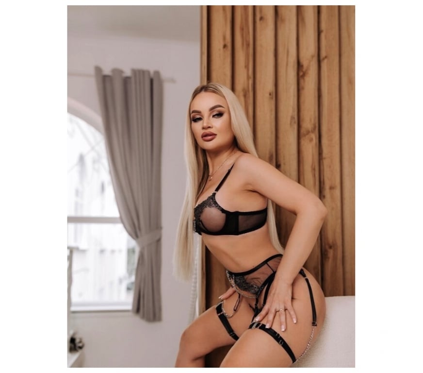 Escorts Merseyside Saint Helens - Photos for BLONDE BEAUTY-PARTY WOMAN