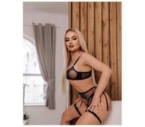 BLONDE BEAUTY-PARTY WOMAN