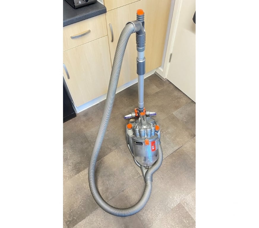 household goods East London Bow Road Station - East London - Photos for Dyson DC19T2 Multi Floor Vacuum Cleaner - Grey, Used but i