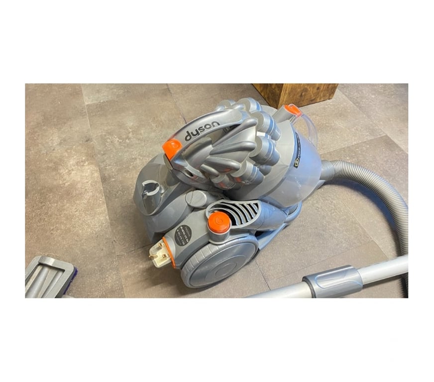 household goods East London Bow Road Station - East London - Photos for Dyson DC19T2 Multi Floor Vacuum Cleaner - Grey, Used but i
