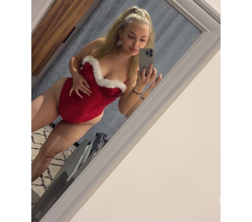 Escorts Buckinghamshire Milton Keynes - Photos for Crina blonde girl new o.w.o kissing available New year