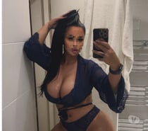 Khira Kox - INDEPENDENT - ON TOUR