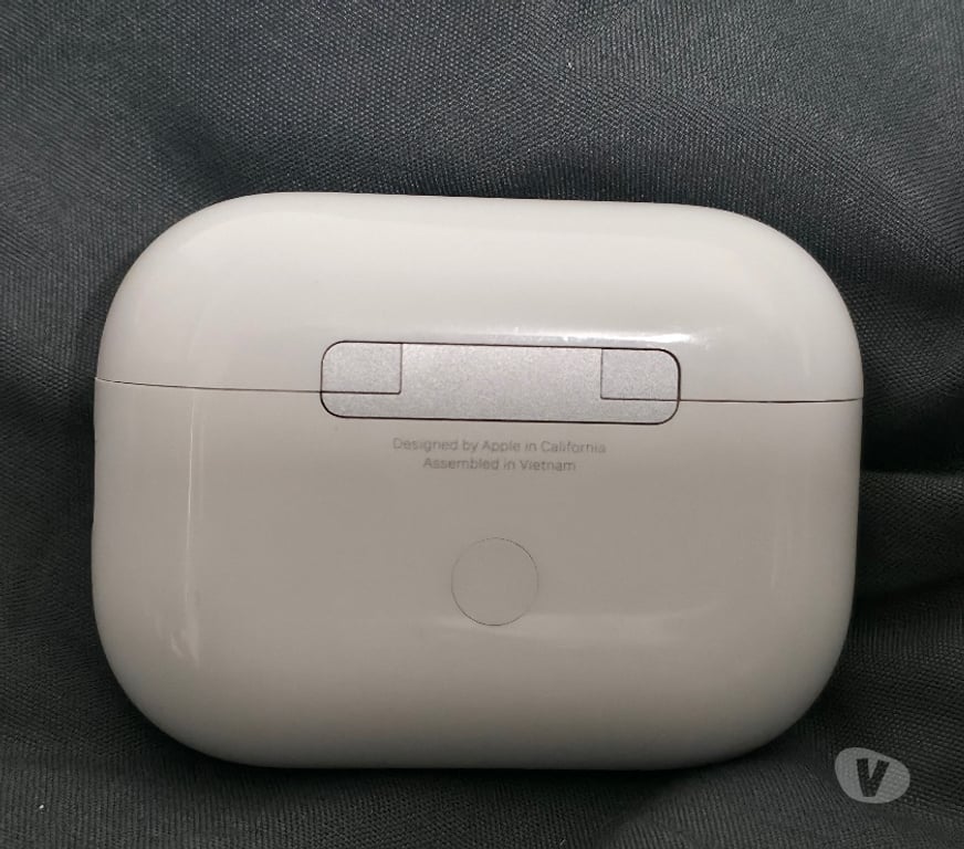 Mobile Phones Essex Chelmsford - Photos for iPhone 15 pro with Airpods pro 2 and accessiories