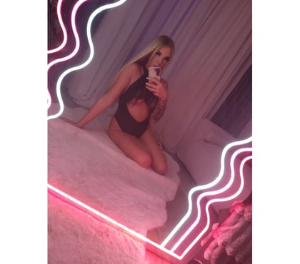 Escorts Wolverhampton City Centre Wolverhampton - Photos for Hot Blonde_Long_legs